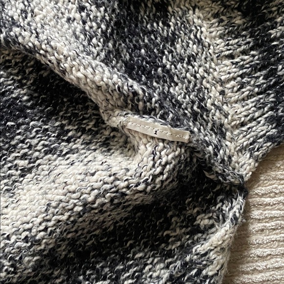 MICHAEL Michael Kors Black & White Stripe V-Neck Knit Sweater Black Size L - Picture 5 of 9